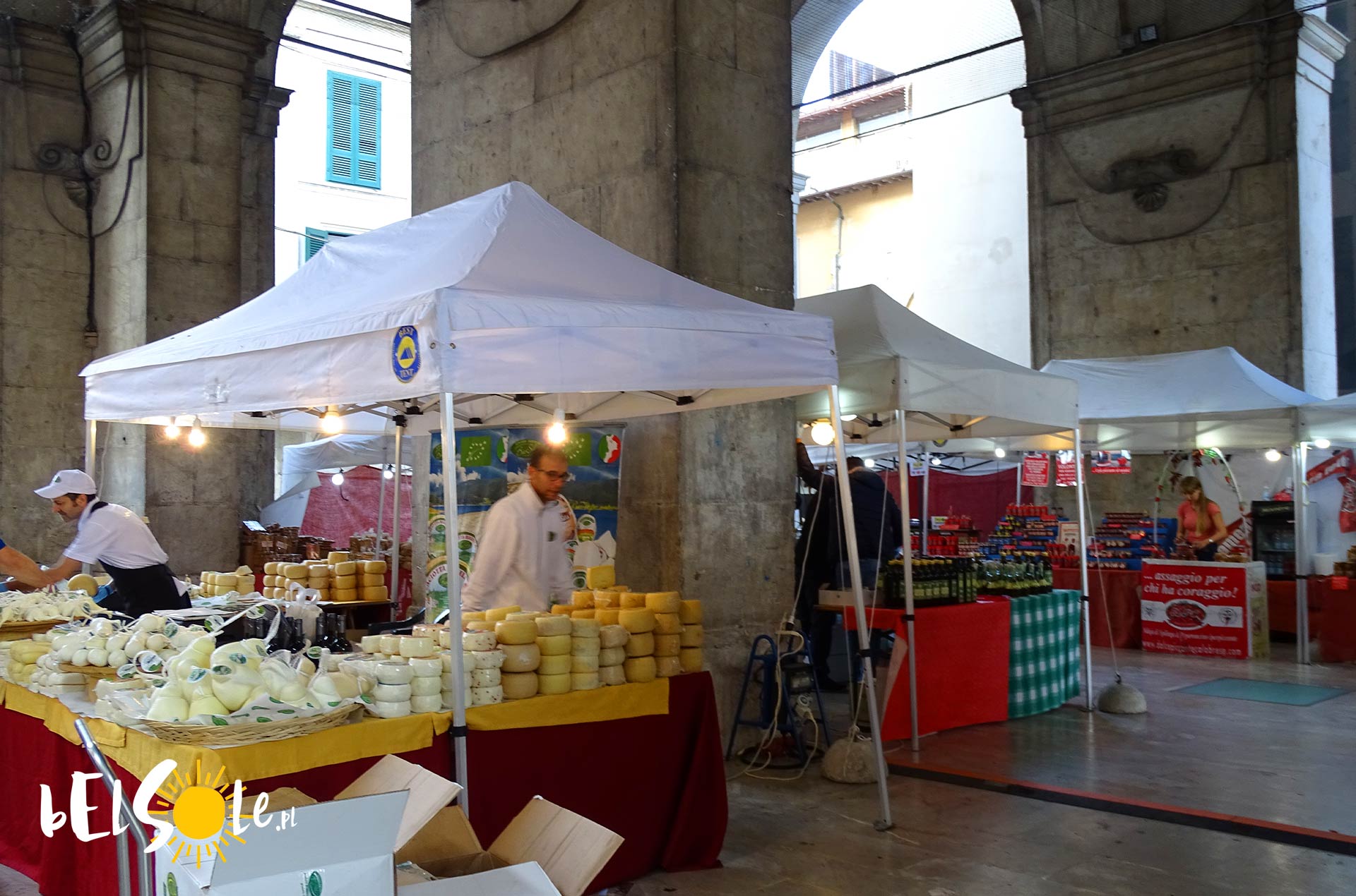 market w logge dei banchi