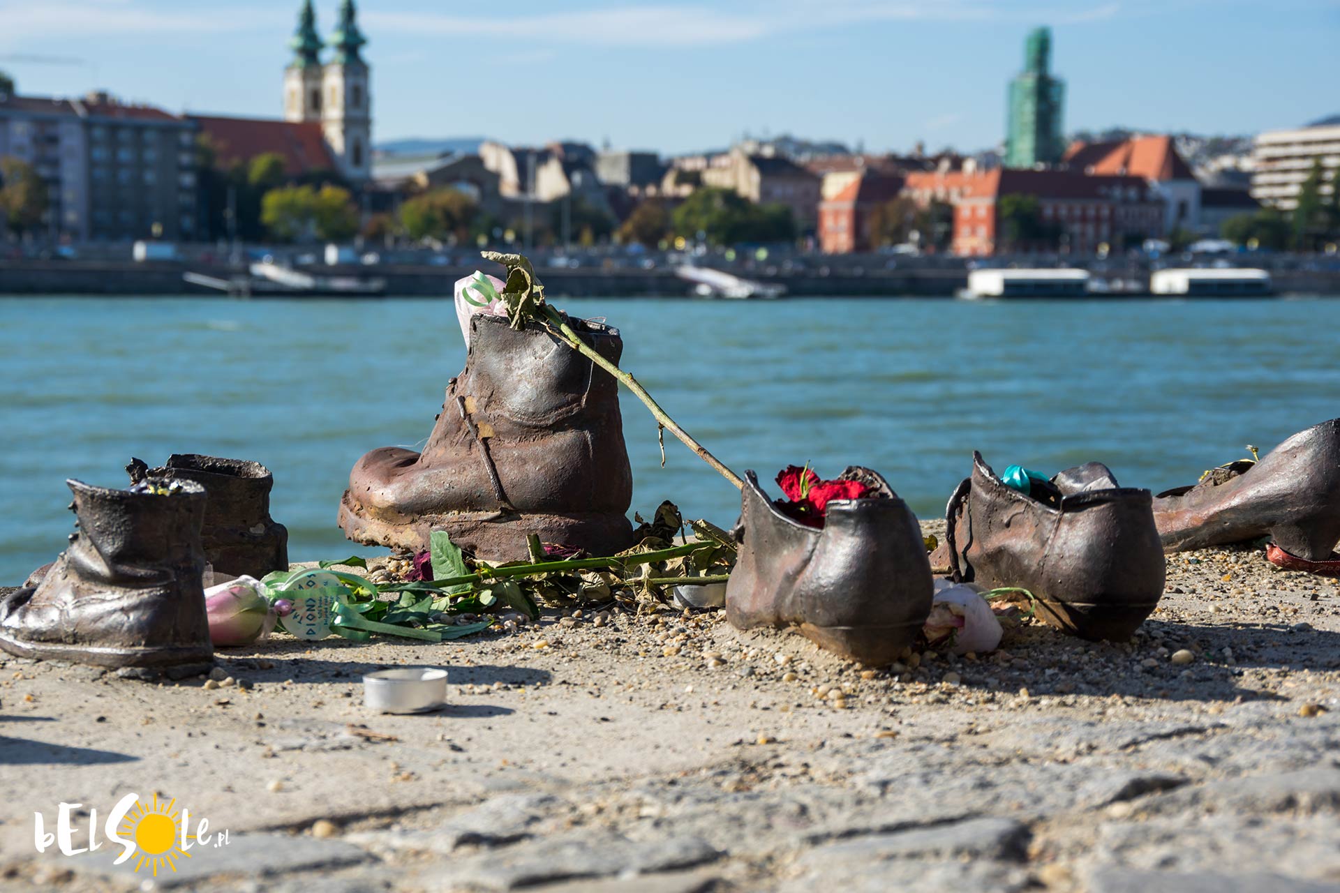 Buty na brzegu Dunaju